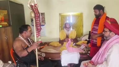 पाकरटांड: कामाख्या मंदिर, असम के श्री श्री 1008 सचिन्द्र नाथ महाराज रामरेखा धाम पहुंचे, डीसी से की मुलाकात