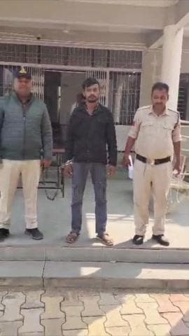 बिरसिंहपुर: सभापुर पुलिस ने सोशल मीडिया पर अवैध हथियार के साथ फोटो वायरल करने वाले शातिर आरोपी को किया गिरफ्तार