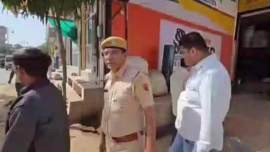 नवलगढ़: नवलगढ़ में अतिक्रमण हटाओ मुहिम ने पकड़ा जोर, सीआई राधेश्याम सांखला ने समझाइश के साथ हटवाया अतिक्रमण