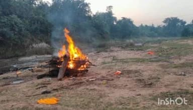 चांदवा: युवा भारत संगठन ने टूढ़ामू की अज्ञात विक्षिप्त महिला के शव का देवनद नदी घाट पर किया अंतिम संस्कार