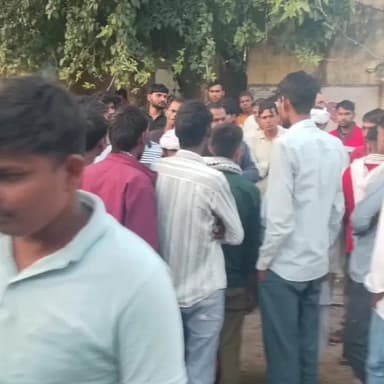 थानागाजी: प्रतापगढ़ सीएचसी पर डॉक्टर के न मिलने के कारण मरीज की हुई मौत, परिजनों ने किया हंगामा