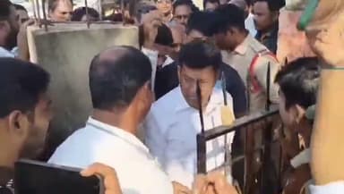 పలాస: 2024లో నమోదైన కేసు నేపథ్యంలో మాజీ మంత్రి అప్పలరాజుకు నోటీసులు జారీ చేసిన పలాస పోలీసులు, విచారణకు హాజరైన మాజీ మంత్రి