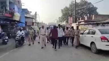 धरसीवां थाना क्षेत्र में चोरी, मारपीट और अवैध शराब बिक्री के आरोपियों को पुलिस ने गिरफ्तार कर निकाला जुलूस