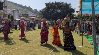 इंद्रगढ़: इंद्रगढ़ में एक दिवसीय बूंदी उत्सव पर निकाली गई भव्य शोभायात्रा, विभिन्न प्रतियोगिताएं हुईं आयोजित