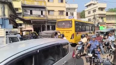 मुशहरी: छाता चौक से गोला दुर्गा स्थान तक विभिन्न चौराहों और सड़कों पर आए दिन जाम लगता है