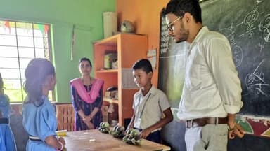 ପୋଲସରା: ବୁଗୁଡ଼ା ସହର ସମେତ ଆଖପାଖ ଅଞ୍ଚଳର ବିଭିନ୍ନ ବିଦ୍ୟାଳୟ ଗ୍ରସ୍ତକରି ଛାତ୍ରୀ ଛାତ୍ରୀ ଙ୍କ ପାଠପଢା ତଦାରଖ କଲେ ବିଇଓ