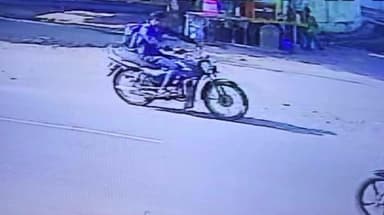 पेण्ड्रा रोड गौरेला: संजय चौक से पूर्व नगर पंचायत कर्मी की घर के सामने खड़ी मोटरसाइकिल हुई चोरी, गौरेला थाना में रिपोर्ट दर्ज, CCTV फुटेज हुआ