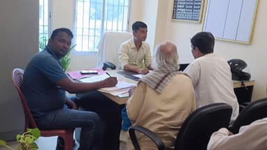 शेखोपुर सराय: शेखोपुर सराय अंचल कार्यालय में जमीनी विवाद को लेकर शनिवार को हुई विशेष बैठक