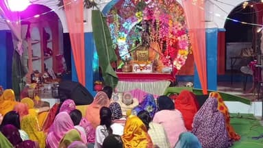 बिजावर: बिजावर में श्रीमद् भागवत कथा में उमड़ी श्रद्धालुओं की भीड़, बिजावर विधायक के पुत्र भी रहे मौजूद