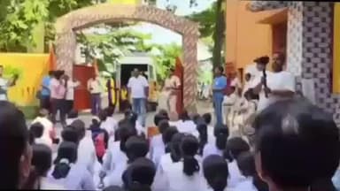 ପାରାଦୀପ ଲକ୍: ଜିଲ୍ଲା ପୋଲିସ ପ୍ରଶାସନ ପକ୍ଷରୁ ଆଜି ପାରାଦ୍ୱୀପ ର ବିଭିନ୍ନ ସ୍ଥାନରେ ସାଇବର ସୁରକ୍ଷା ସମ୍ପର୍କ ରେ ସଚେତନତା କାର୍ଯ୍ୟକ୍ରମ ଅନୁଷ୍ଠିତ ହୋଇଯାଇ