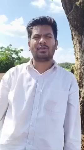 पंडरिया: दलदली से रबदा सड़क मार्ग निर्माण में भारी अनियमितता, झाड़ू लगाने से डामर की परत निकल रही है