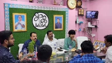 বজবজ ২: বজ বজ দু'নম্বর ব্লকের নেতৃত্বদের সাথে উন্নয়নমূলক সংক্রান্ত বিষয়ে আলোচনা সভা করলেন পঞ্চায়েত সমিতির সভাপতি।