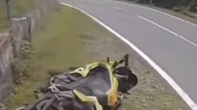 মন্দিরবাজার: চাঁদপুর এলাকায় একটি বাইক নিয়ন্ত্রণ হারিয়ে রাস্তার পাশে দেওয়ালে ধাক্কা মেরে আহত বাইক আরোহী