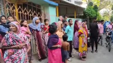 এগরা ১: মনোহরচকে একটি বদ্ধ ঘরের বাথরুম থেকে ইঞ্জিনিয়ার যুবকের পচা গলা মৃতদেহ উদ্ধার,ময়নাতদন্তে কাঁথি হসপিটালে পাঠাল পুলিশ