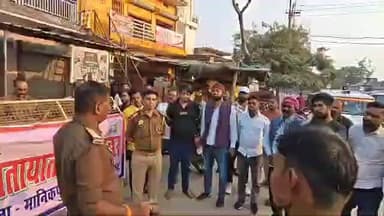 मानिकपुर: मानिकपुर में यातायात माह के तहत पुलिस टीम ने मारकुंडी तिराहे में वाहन चालकों को यातायात के प्रति किया जागरूक