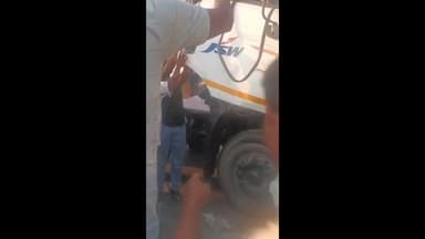 महागाव: महागाव तालुक्यातील कासोळा येथे ट्रक व ट्रॅव्हल्सचा भीषण अपघात, १२ जण जखमी