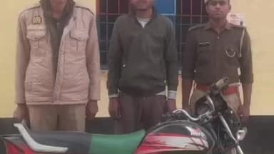 अतरौली: थाना दादों पुलिस ने चोरी के मामले में फरार आरोपी को चोरी की मोटरसाइकिल के साथ कस्बा दादों से किया गिरफ्तार