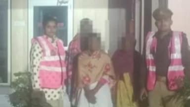 अतरौली: ऑपरेशन स्माइल के तहत थाना अतरौली पुलिस टीम ने गुमशुदा 16 वर्षीय बच्ची को चंद घंटों में तलाश कर सकुशल परिजनों को सौंपा