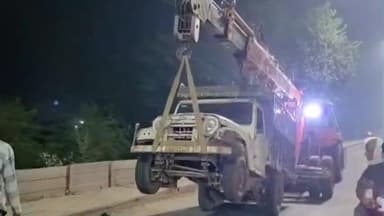 महावन: जयपुर बरेली हाईवे पर पिकअप गाड़ी में पीछे से घुसी बाइक, 2 भाई गंभीर रूप से घायल