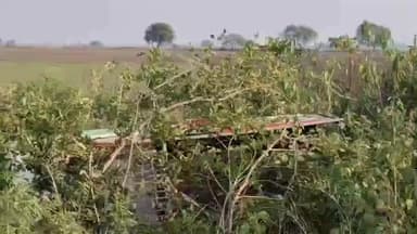 टेहरोली: बंगरा बंगरी में व्हील एक्सेल टूटने से डेयरी वाहन पलटा, चालक घायल