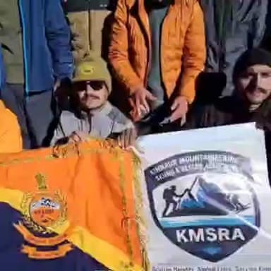 सांगला: SDRF की टीम विशेष प्रशिक्षण के बाद रकछम लौट आई, एवरेस्टर अमित नेगी व पद्युम्न नेगी रहे मौजूद