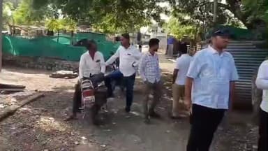 राहुरी: गोटुंबे आखाडा येथे स्मार्ट मीटर बसविण्यास नागरिकांचा विरोध , काही काळ तणाव