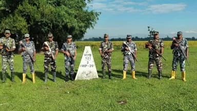 दिघलबैंक: धनतेला में एसएसबी जवानों ने नेपाल APF के साथ की बैठक, चलाया गश्ती अभियान