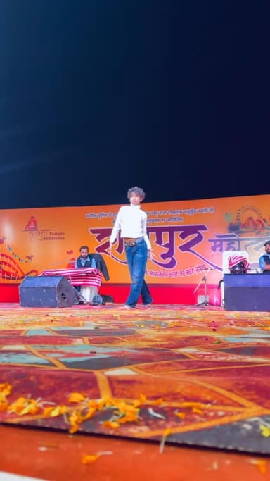 Alok ne machaya dhamaal Barabanki ke dancer alok ne bhot achha
#barabanki #viralpost #bbk #update #dancer