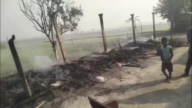 सरैया: बहिलवारा भुआल उत्तरी गढ़ टोला में शनिवार देर रात आग लगने से दो घर जलकर राख