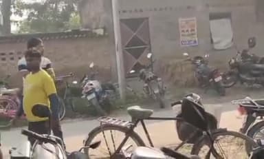 बांसडीह: महलीपुर ग्राम सभा में बदमाशों ने कुल्हाड़ी मारकर 23 वर्षीय युवक की हत्या की, जांच में जुटी पुलिस