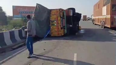नसीराबाद: NH 48 पर हुआ भीषण हादसा, डाई नदी के पास ट्रक पलटा, न्यारा - दाता कट के निकट चालक की हुई मौत