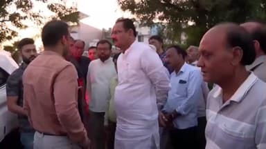 દહેગામ: ગાંધીનગર: કૃષિ મંત્રી જીતુ વાઘાણી અને અલ્પેશ ઠાકોરે વીરા તલાવડી ગામના ખેડૂતો સાથે બેઠક કરી