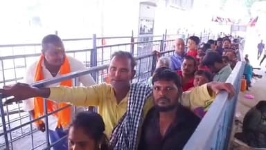 వేములవాడ: ఆదివారం సెలవు దినం సందర్భంగా రాజన్న,భీమన్న ఆలయాల్లో భక్తుల సందడి