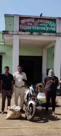 ଜୟପୁର: ଦେଶୀ ମଦ ଚାଲାଣ ବେଳେ ଗାଗନାପୁର ଠାରେ ଜୟପୁର ଅବକାରୀ ଥାନାର ଚଢ଼ାଉ, ଜଣେ ଗିରଫ