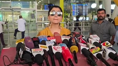 ஆலந்தூர்: விஜய்க்கு நான் செய்தி தொடர்பாளர் கிடையாது- விமான நிலையத்தில் நடிகை குஷ்பு பேட்டி