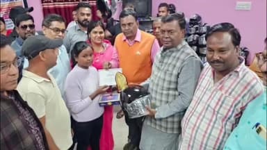 पेटरवार: बुंडू पंचायत में रक्तदान महाशिविर कार्यक्रम में पहुँचे गिरिडीह सांसद सीपी चौधरी