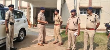 आज दिनांक 09.11.2025 को पुलिस उप-महानिरीक्षक, पूर्णिया क्षेत्र, पूर्णिया द्वारा बिहार विधानसभा चुनाव-2025 के मद्देनज़र विधि-व्यवस्था को सुदृढ़ बनाए रखने एवं भयमुक्त, निष्पक्ष तथा शांतिपूर्ण मतदान सुनिश्चित करने के उद्देश्य से पुलिस केंद्र क