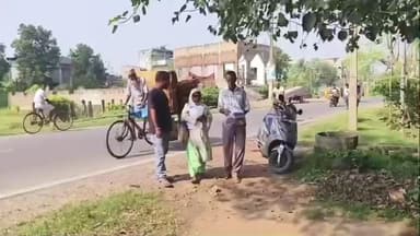 নলহাটি ১: তৃণমূল ও বিজেপির BLA 2 কে সঙ্গে নিয়ে আশ্রম পাড়ায় বাড়িতে বাড়িতে গিয়ে ফর্ম দিচ্ছেন BLO