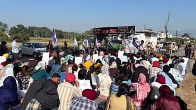 ਰੂਪਨਗਰ: 1158 ਸਹਾਇਕ ਪ੍ਰੋਫੈਸਰਾ ਵੱਲੋ ਆਪਣੀਆ ਮੰਗਾ ਨੂੰ ਲੈਕੇ ਕੈਬਨਿਟ ਮੰਤਰੀ ਹਰਜੋਤ ਸਿੰਘ ਬੈਂਸ ਦੇ ਪਿੰਡ ਗੰਭੀਰਪੁਰ ਤੋ ਦਿੱਤਾ ਧਰਨਾ ਕੱਢੀ ਰੋਸ ਰੈਲੀ