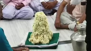 கமுதி: கீழ ராமநதி பள்ளிவாசலில் சந்தனக்கூடு திருவிழா இளைஞர்கள் களி கம்பு நடனம்