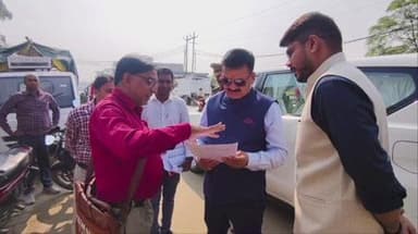 मछलीशहर: जिलाधिकारी डॉ. दिनेश चंद ने 11 बजे विधानसभा मछली शहर में (SIR) पुनरीक्षण का निरीक्षण किया