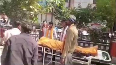 कर्वी: सोनेपुर जिला अस्पताल में भर्ती बीमार व्यक्ति की हुई मौत, परिजनों ने डॉक्टरों पर इलाज न करने का लगाया आरोप