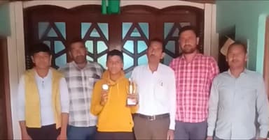 धामपुर: नहटौर के फलौदी के छात्र सूर्य प्रताप ने इंफाल, मणिपुर में आयोजित तलवारबाजी की राष्ट्रीय प्रतियोगिता में सिल्वर मेडल जीता