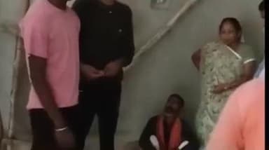 चकिया: इलिया कस्बे में साइकिल चोर को ग्रामीणों ने रंगे हाथ पकड़कर पुलिस को सौंपा