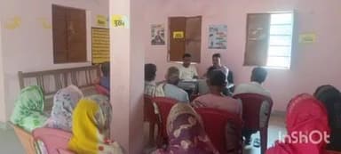 छौड़ाही: अमारी पंचायत भवन में मुखिया की अध्यक्षता में स्वच्छता कर्मियों और पर्यवेक्षक के साथ हुई बैठक