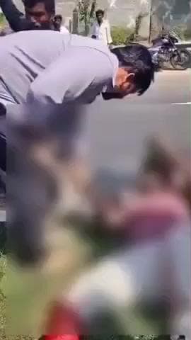 పెద్ద నెమలిపురి వద్ద రోడ్డుప్రమాదంకి గురైన వ్యక్తికి చికిత్స అందించిన సత్తెనపల్లి వైసీపీ సమన్వయకర్త గజ్జల సుధీర్ భార్గవ్