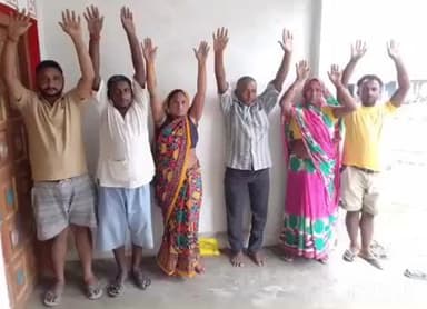 कैसरगंज: बरखुरद्वारापुर में जल भराव और सड़कों में गड्ढों को लेकर ग्रामीणों में विभाग के खिलाफ आक्रोश