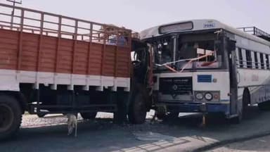 సత్తెనపల్లి సమీపంలో ఆర్టీసీ బస్సు, లారీ ఢీకొన్న ఘటనలో ముగ్గురికి గాయాలు