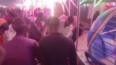 डुमरियागंज: भारत के भारी मेले में छोटा झूला टूटने से 10 साल के बच्चे को आई हल्की चोट, वीडियो हुआ वायरल