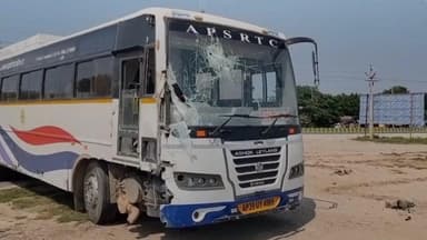 వినుకొండలో బస్సును ఢీకొట్టిన బొలేరో వాహనం